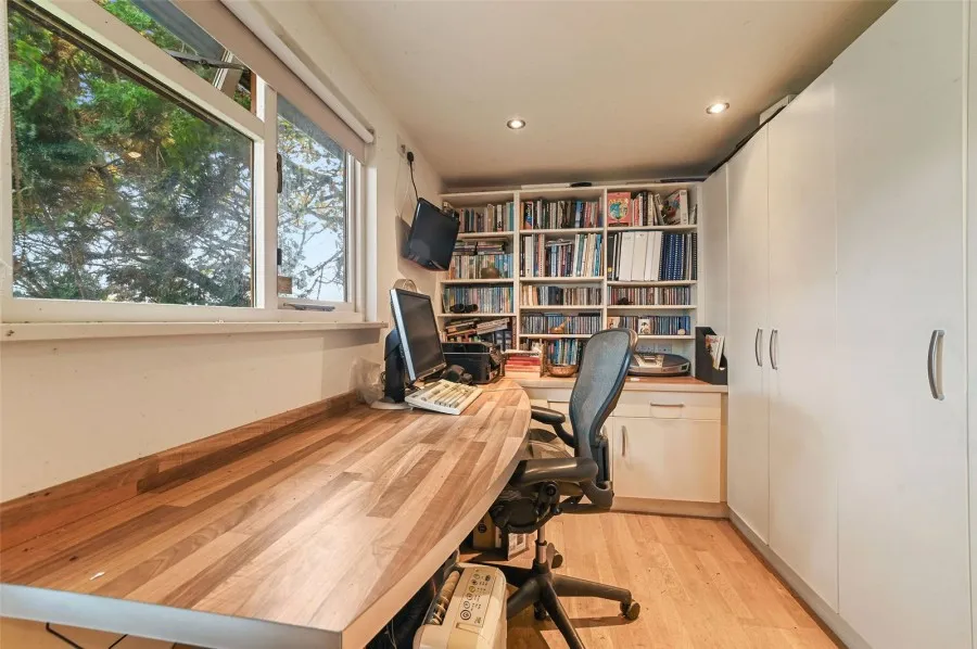 with 3 bedrooms in Harlow, CM17, photo 7