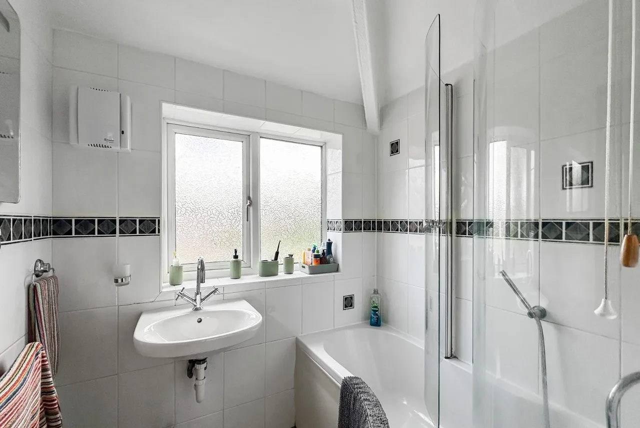 Crofton Avenue, Timperley WA15 6BZ, photo 24