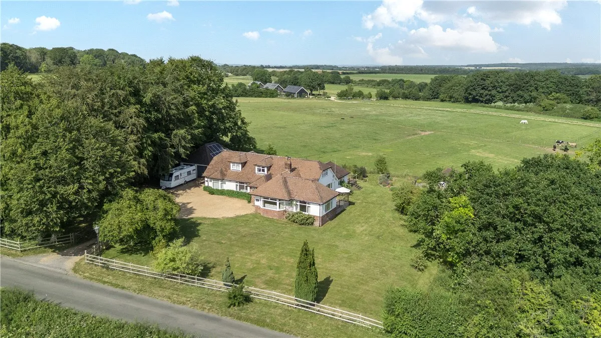 Stoke Charity Road, Kings Worthy, SO21, photo 2