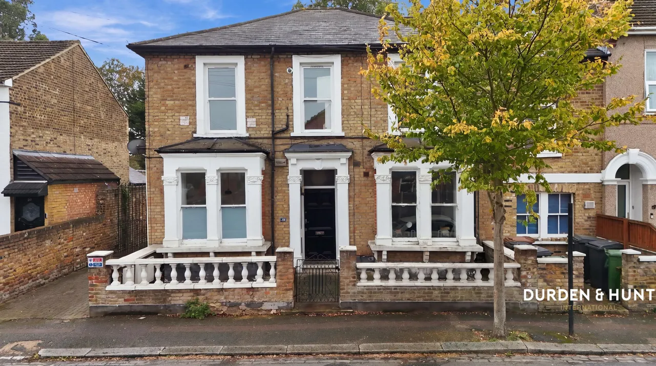 1 bed flat for sale, Thornhill Road, London, E10