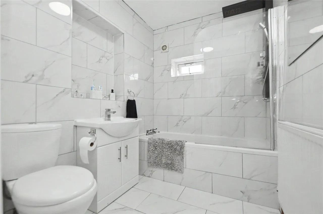 Wood Lane, Rothwell, LS26, photo 4