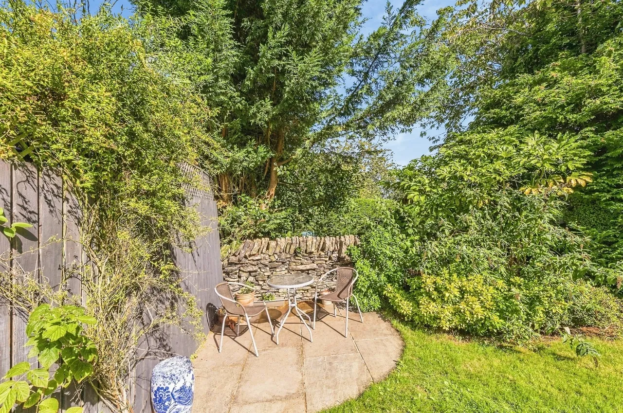 Paris Mews, Scholes, HD9, photo 12