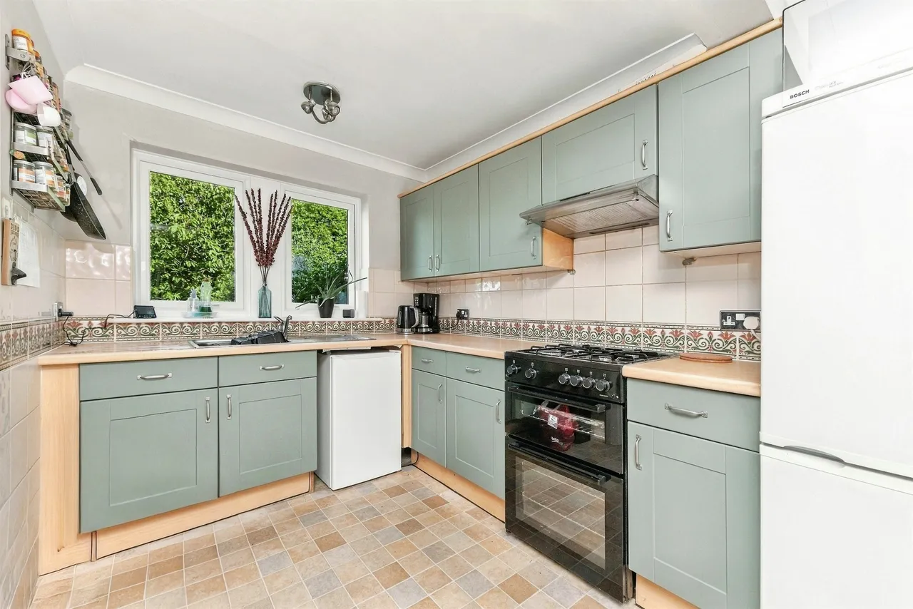 Paris Mews, Scholes, HD9, photo 3
