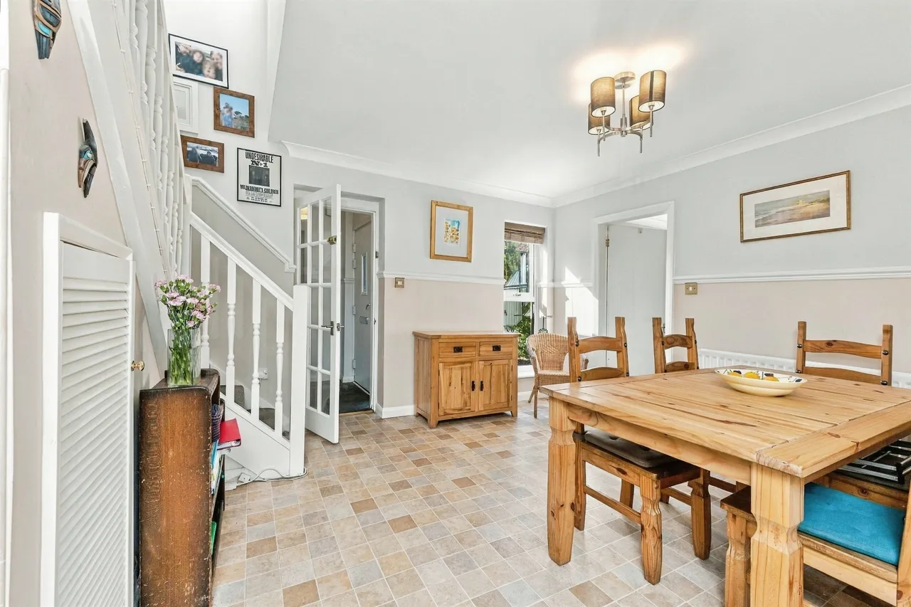 Paris Mews, Scholes, HD9, photo 5