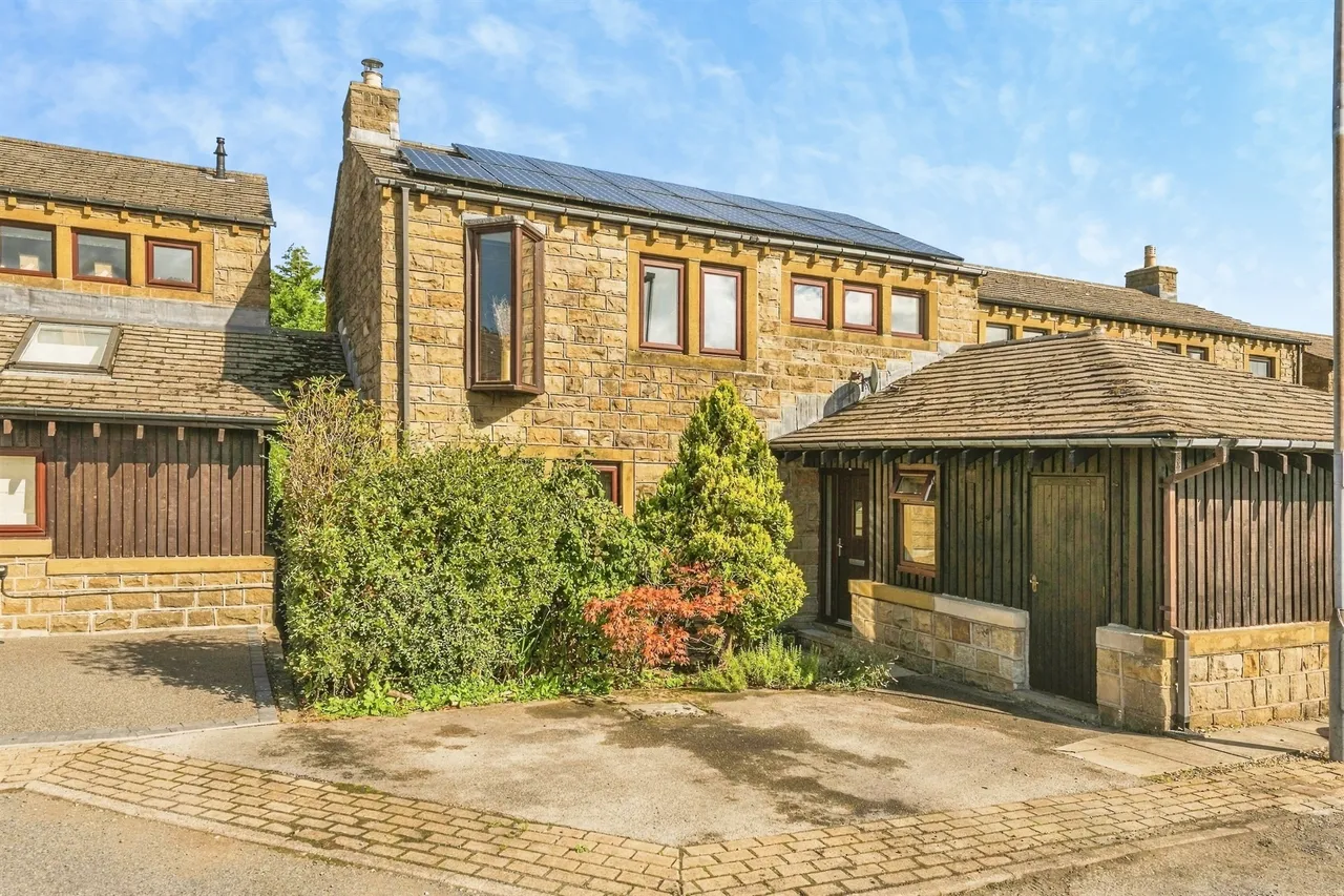 4 bed house for sale, Paris Mews, Scholes, HD9