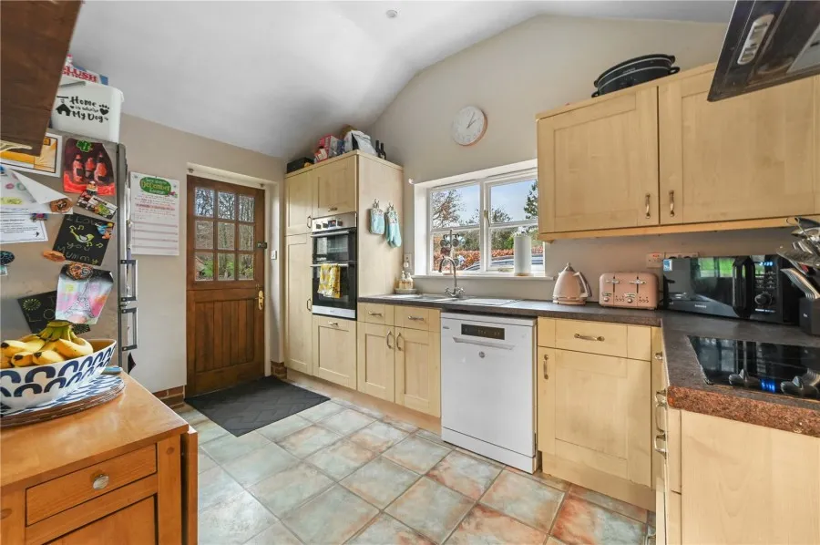 with 3 bedrooms in Little Hadham, Ware, SG11, photo 6