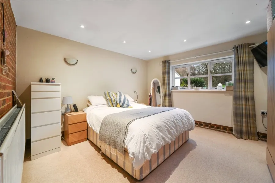 with 3 bedrooms in Little Hadham, Ware, SG11, photo 13