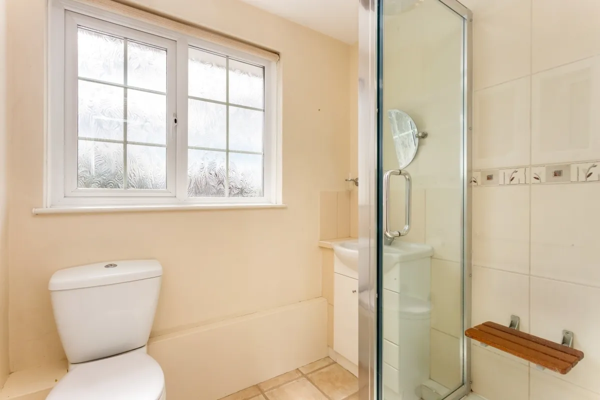 Savernake Court Marlborough SN8, photo 6