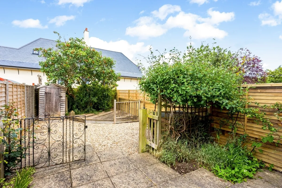 Savernake Court Marlborough SN8, photo 4
