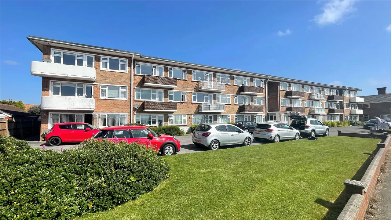 2 bed flat for sale, Brighton Road, Lancing, BN15