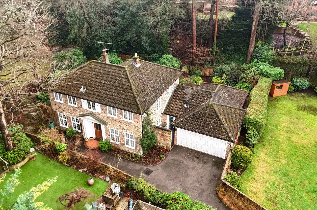 4 bed house for sale — Shalbourne Rise, Camberley, Surrey, GU15 2EJ
