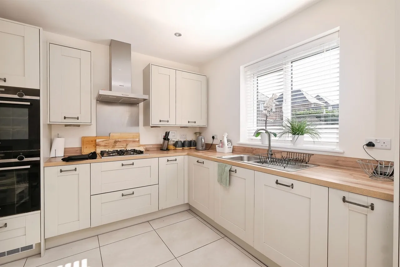 Lave Way, Caldicot, NP26, photo 5