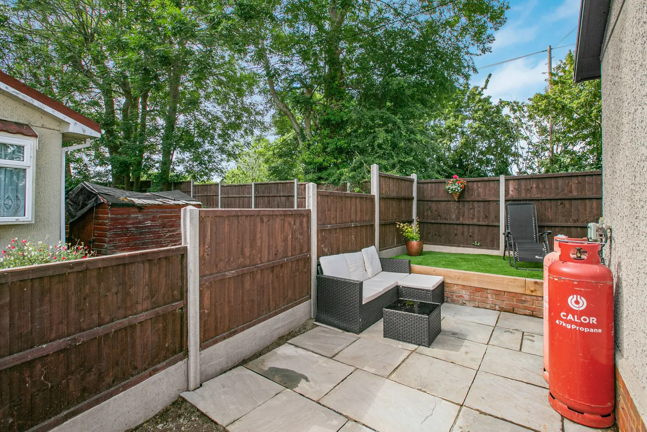 Fordbridge Road, Sunbury-on-Thames, TW16, photo 16