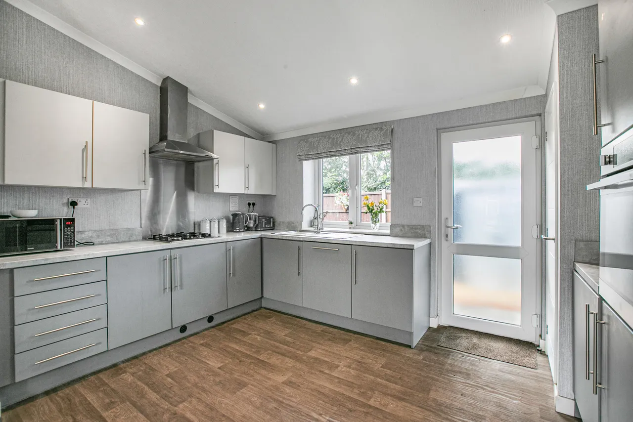 Fordbridge Road, Sunbury-on-Thames, TW16, photo 4