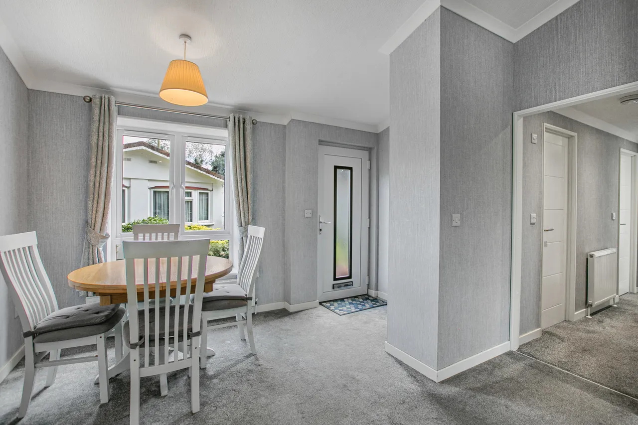 Fordbridge Road, Sunbury-on-Thames, TW16, photo 5