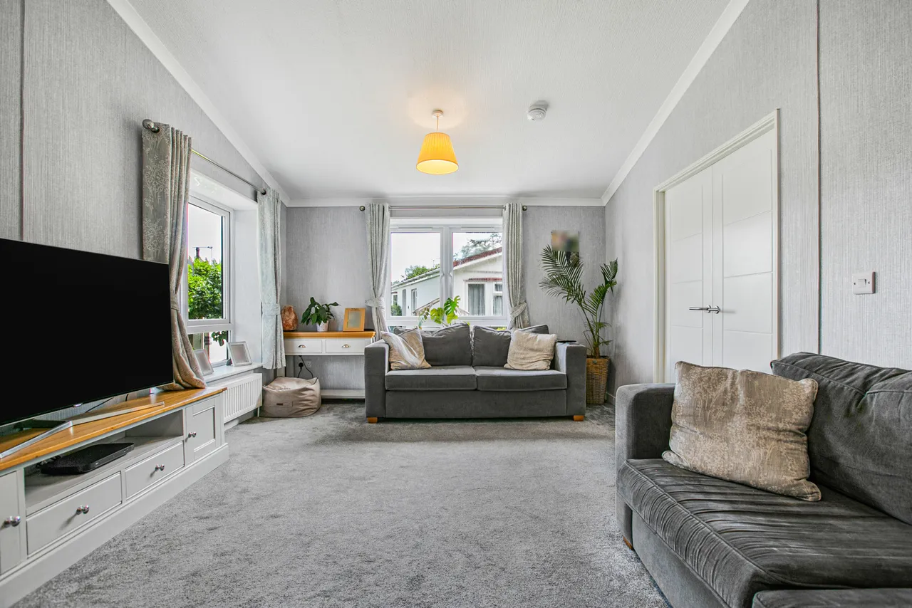 Fordbridge Road, Sunbury-on-Thames, TW16, photo 3