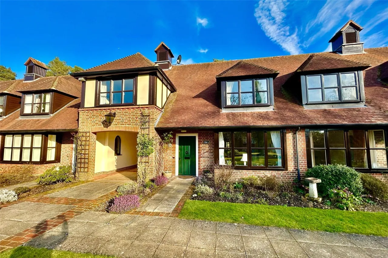 3 bed property for sale, Mytchett Heath, Mytchett, GU16
