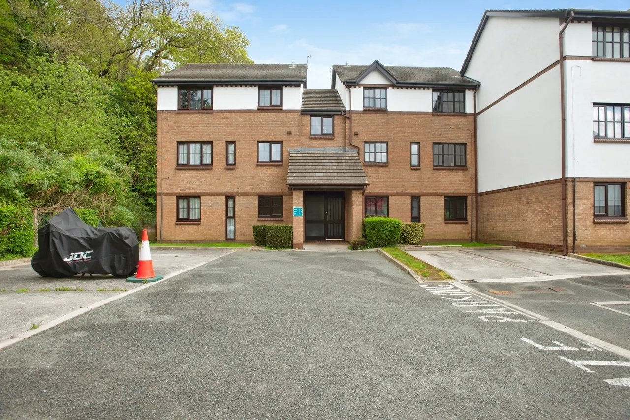 2 bed flat for sale, Crabtree Close, Plymouth, PL3