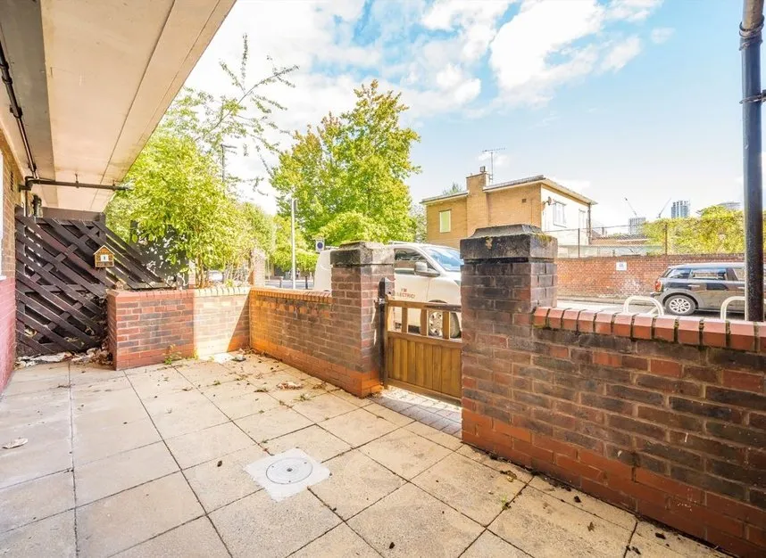 White City Estate, Shepherds Bush, W12, photo 6