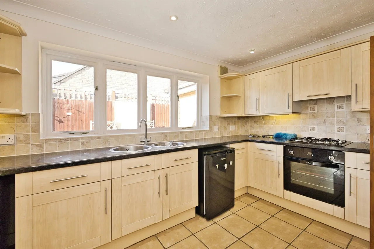 Beaconfield Road, Yeovil, photo 5
