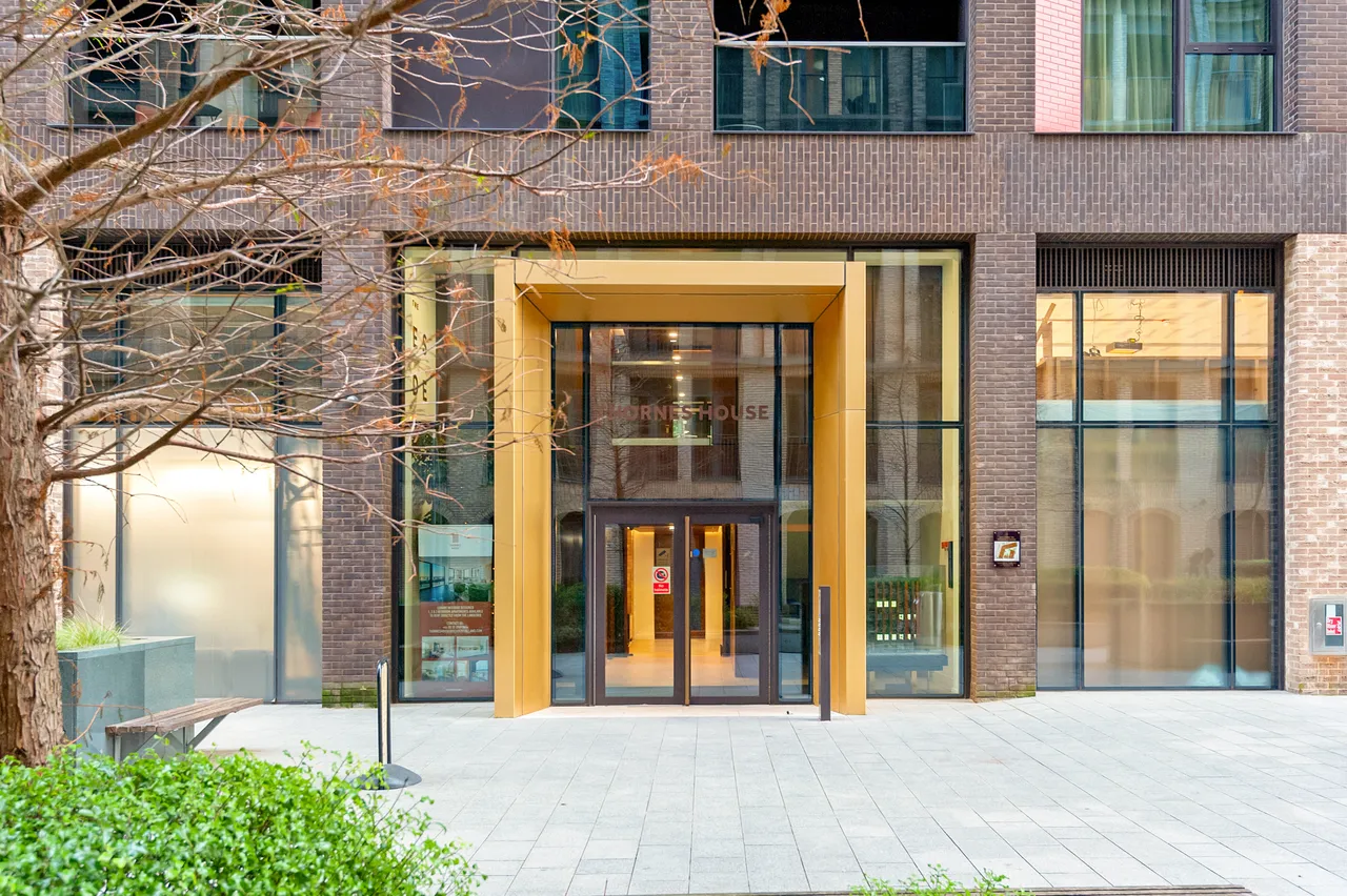 Thornes House, 4 Charles Clowes Walk, London, SW11, photo 3