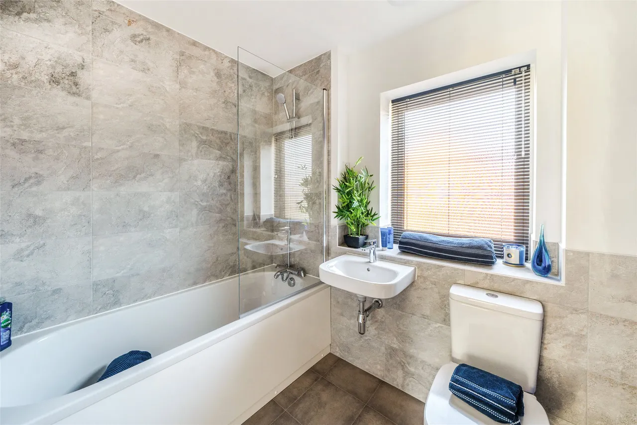 25 Vick Close, Gloucestershire, Stonehouse Court, GL10 3RB, photo 9