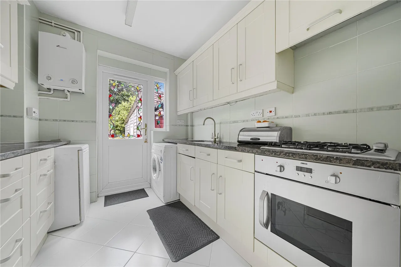 Nursery Road, Sunbury-On-Thames, TW16, photo 4
