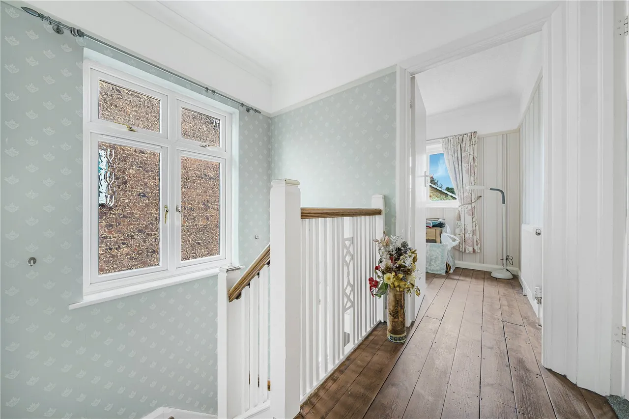 Nursery Road, Sunbury-On-Thames, TW16, photo 7