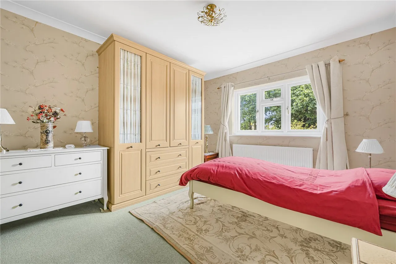 Nursery Road, Sunbury-On-Thames, TW16, photo 9