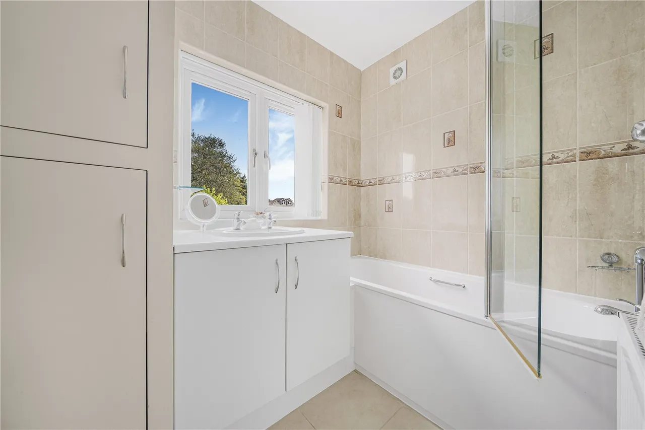 Nursery Road, Sunbury-On-Thames, TW16, photo 10