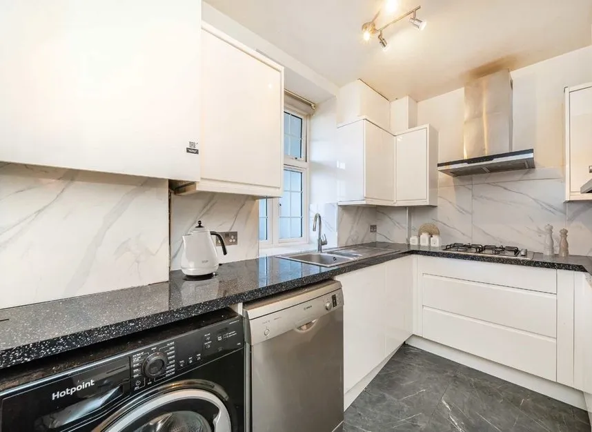 Western Avenue, Ealing, W5, photo 3