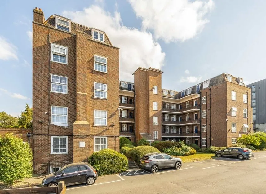 2 bed flat for sale — Western Avenue, Ealing, W5