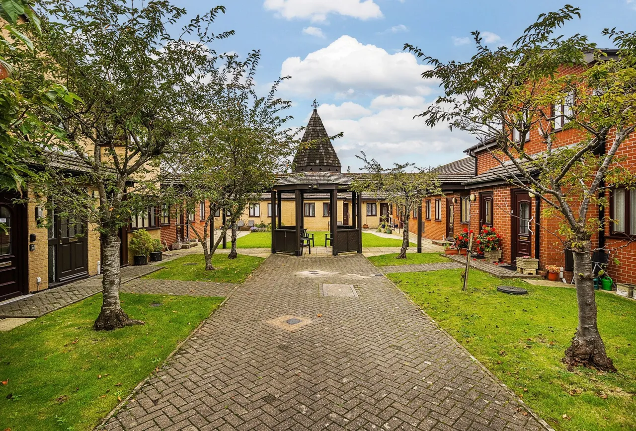 2 bed house for sale — Avondale Court, Bristol, Long Beach Road, BS30 9FB