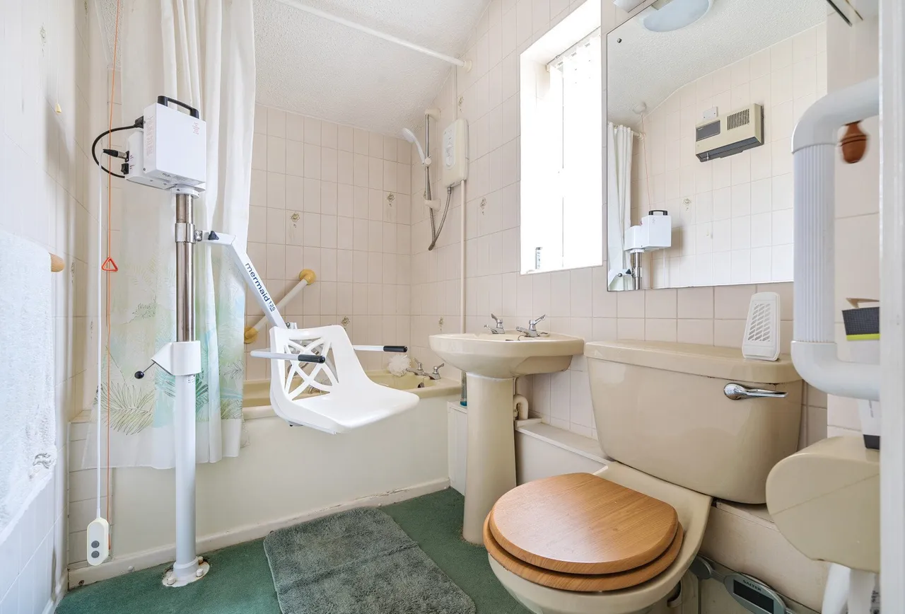 Avondale Court, Bristol, Long Beach Road, BS30 9FB, photo 8