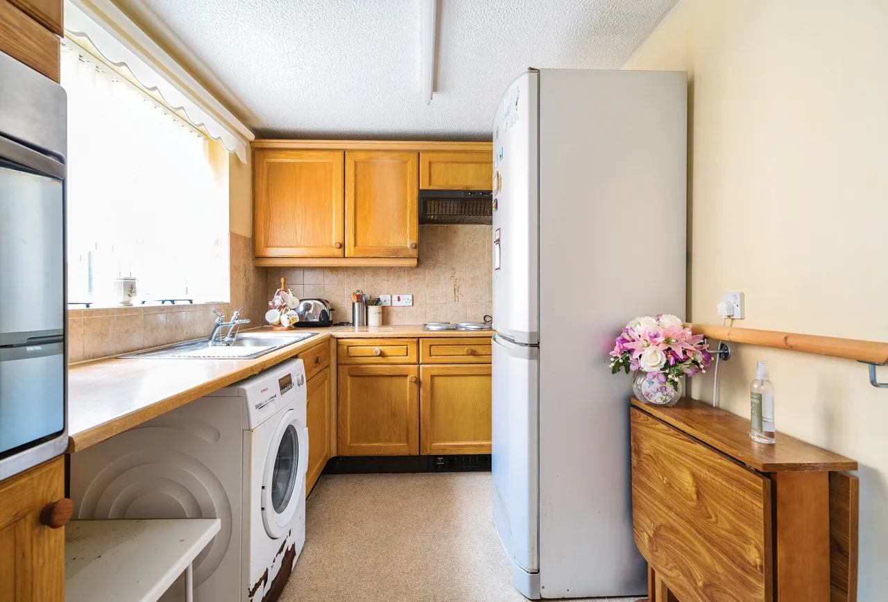 Avondale Court, Bristol, Long Beach Road, BS30 9FB, photo 4