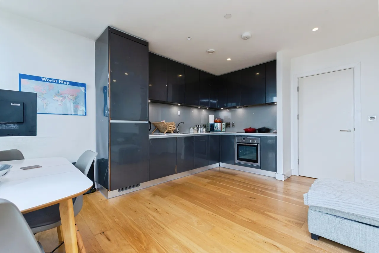 1 Caithness Walk, Croydon, photo 8