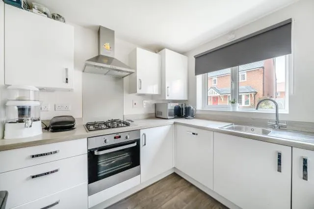 Restharrow Road, Broughton, HP22, photo 5