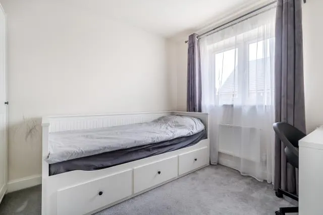 Restharrow Road, Broughton, HP22, photo 7