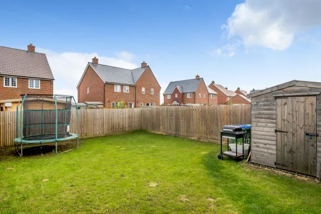 Restharrow Road, Broughton, HP22, photo 11