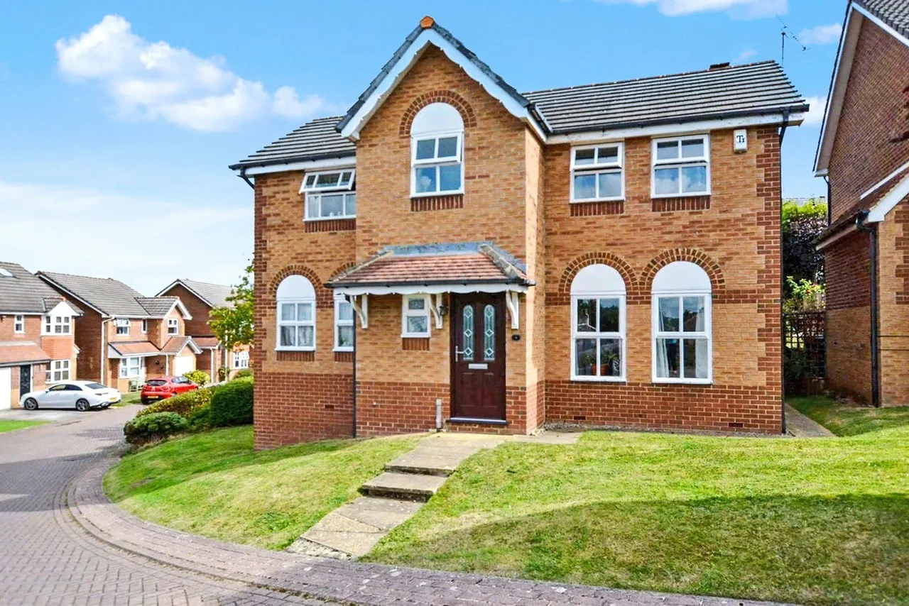 4 bed house for sale, Moorland View, Rodley, LS13