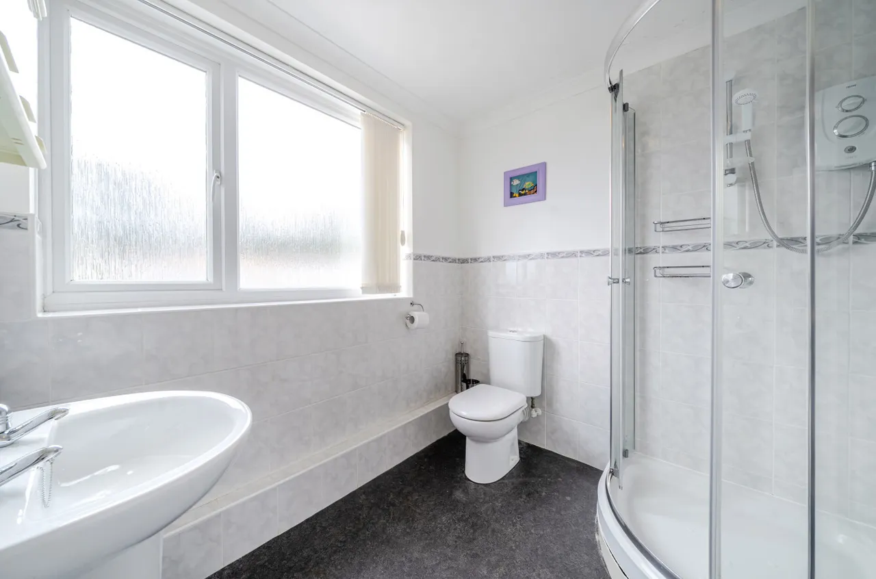 Holly Hedge Road, Frimley, Camberley, Surrey, GU16 8SU, photo 8