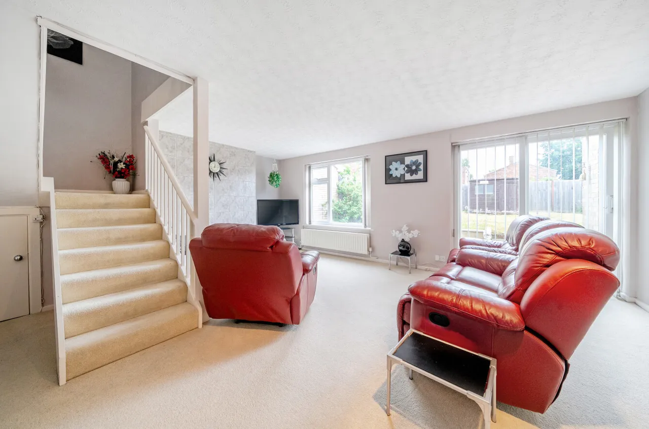 Holly Hedge Road, Frimley, Camberley, Surrey, GU16 8SU, photo 3