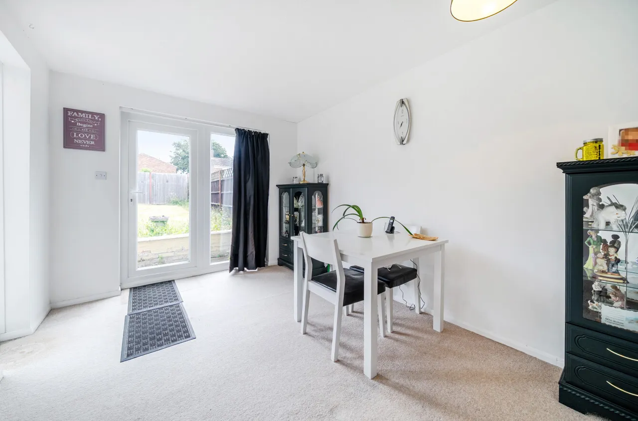 Holly Hedge Road, Frimley, Camberley, Surrey, GU16 8SU, photo 4