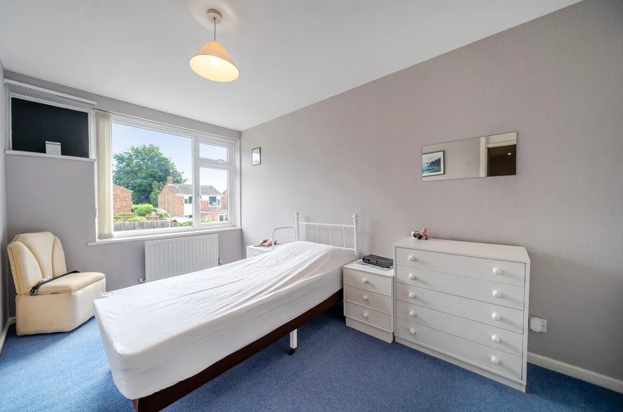 Holly Hedge Road, Frimley, Camberley, Surrey, GU16 8SU, photo 5