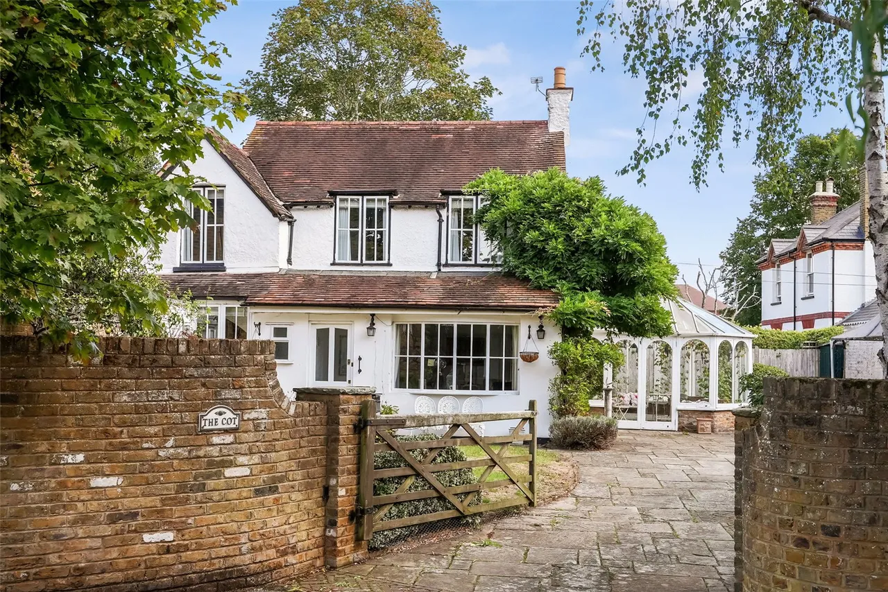 3 bed house for sale — Mervyn Road, Shepperton, TW17 9HG