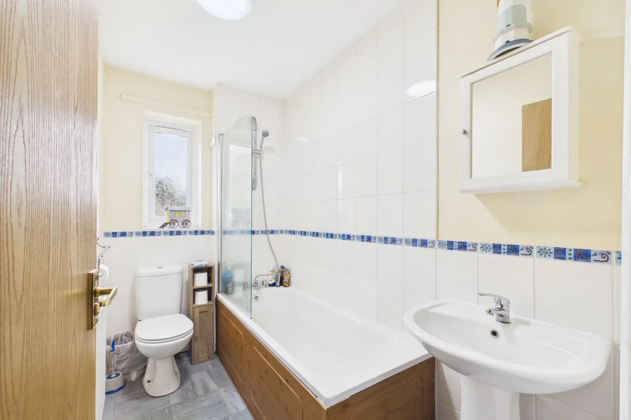 St. Georges Avenue, Stamford, PE9, photo 12