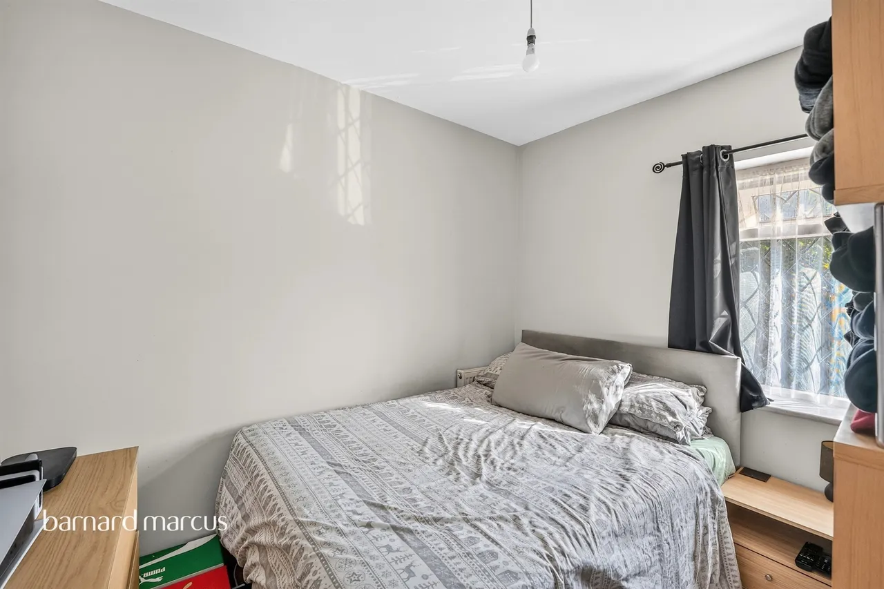 Camomile Avenue, Mitcham, CR4, photo 7