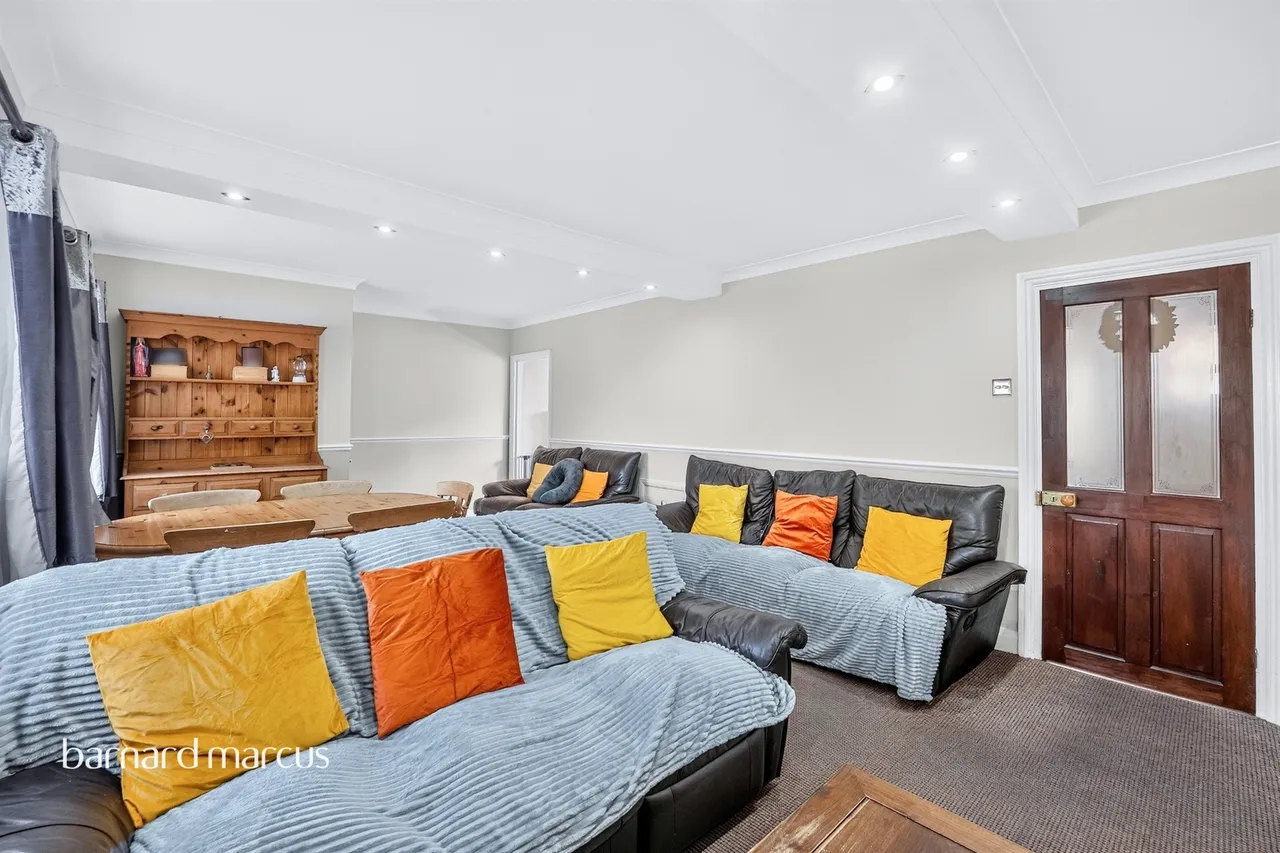 Camomile Avenue, Mitcham, CR4, photo 11