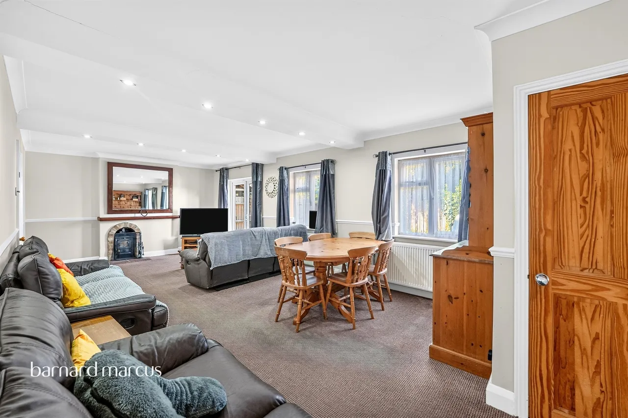 Camomile Avenue, Mitcham, CR4, photo 3