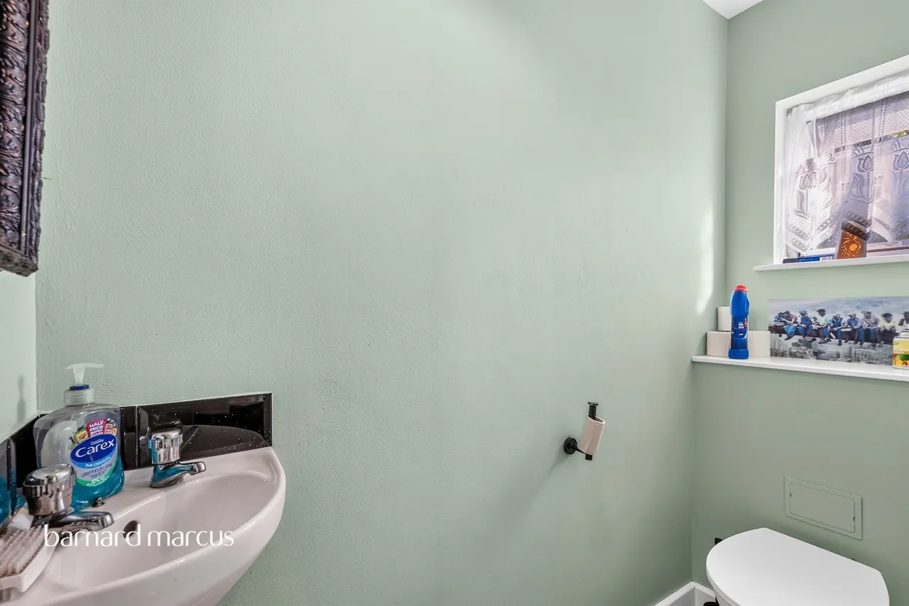 Camomile Avenue, Mitcham, CR4, photo 16